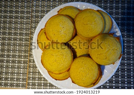 A picture of corn muffins.