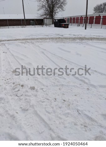 Winter Storm in Ohio Covers parking lot