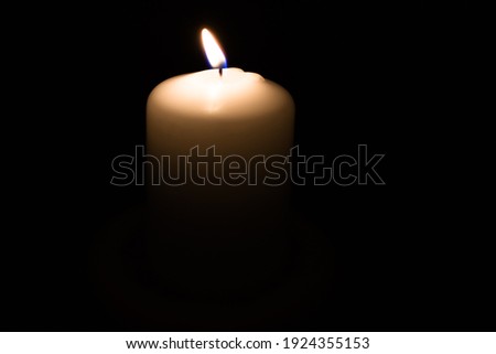 Small, white, burning candles and orange slices.