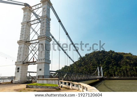 The Sao Vicente Suspension Bridge is a suspension bridge that connects the island to the mainland, located in the Sao Paulo municipality of Sao Vicente