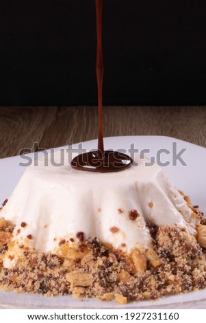 caramel cheesecake with crunchy farofa