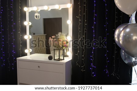 Photo of the mirror in the make-up room