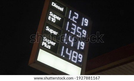 Petrol prices in Germany on a scoreboard for gasoline prices