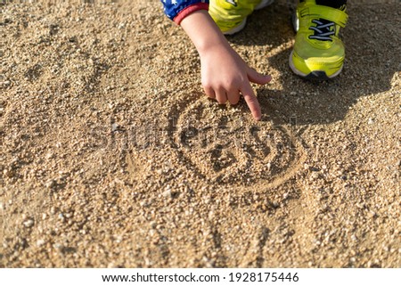 A children drawing a circle with finger.