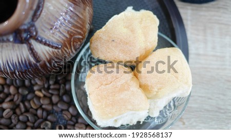 Fresh butter toast served with hot coffee Or have a snack on the stomach 