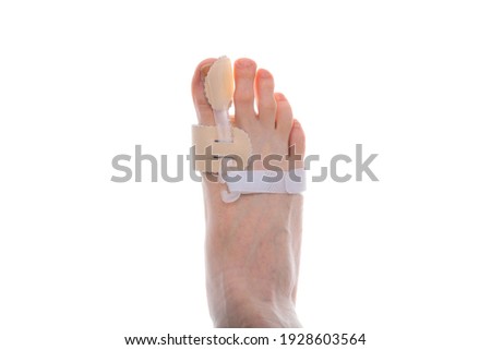 The onset of degenerative disease on the leg due to poor footwear in an elderly man 