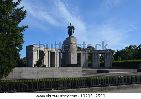 A beautiful shot of the Memorial to the fallen Soviet soldiers in the Tiergarten