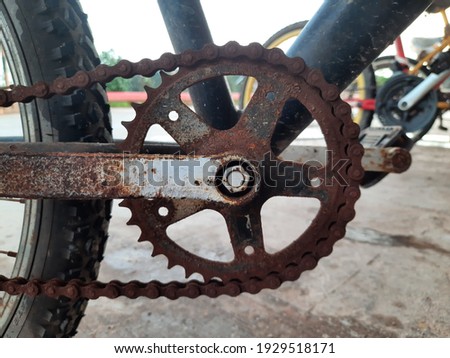 the front gear of the bike is rusty