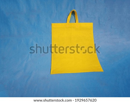 foldable Non Woven Shopping Bags. Easily foldable like a purse and kept
in a handbag. Washable, Durable and Plastic Free. Available in 6 Different colors