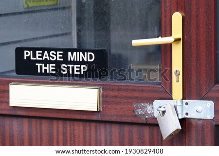 Please mind the step sign on shop entrance door