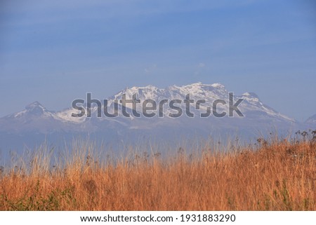 Iztaccihuatl (the sleeping woman), the extinct Mexican volcano covered with snow.