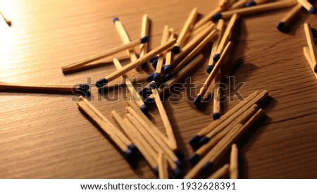 lots of randomly scattered matches on a wooden table