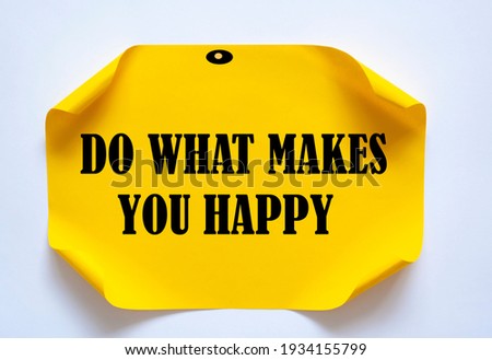 Do what makes you happy written on color sticker notes over cork board background.