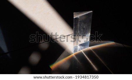 white light  prism color rainbow