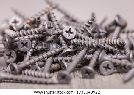 Oxidised screws, chrome-plated screws, brass-plated screws, a pile of assortment for domestic work.