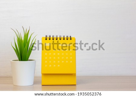 Loose-leaf calendar for September 2021. Desk calendar to plan, appoint, organize and manage each date. Royalty-Free Stock Photo #1935052376