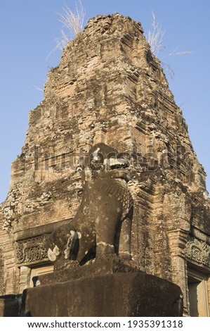 Lions guarding the stairways leading to the upper terrace, East Mebon, Angkor, Siem Reap, Cambodia, UNESCO World Heritage Site