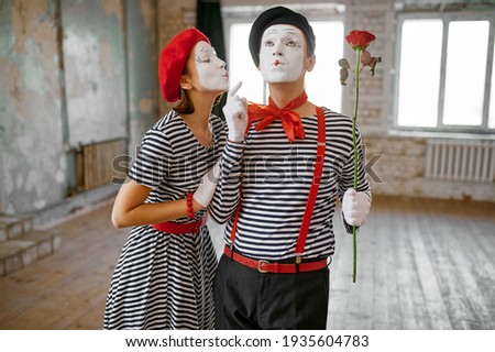 Mime artists with makeup, kissing scene, comedy