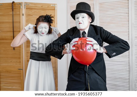 Two mime artists, scene with air balloon, comedy