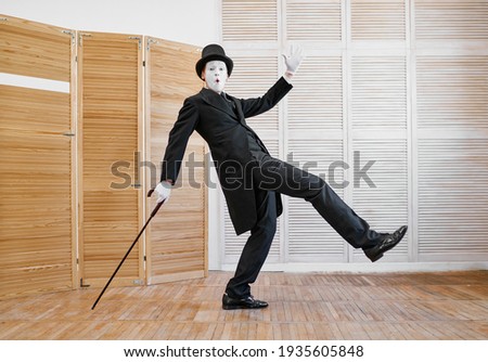 Male mime artist, gentleman with the cane