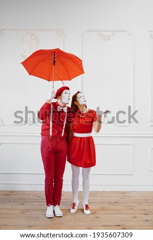 Mime artists, scene with umbrella in rainy weather