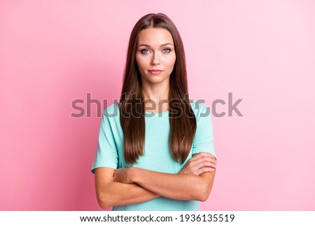 Photo of young serious attractive charming confident woman look camera with crossed hands isolated on pink color background