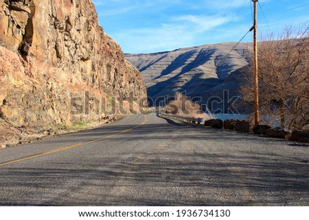 Road along the Snake River Canyon