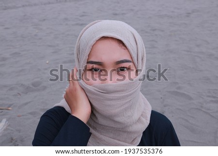 Hijab style, location on the coast