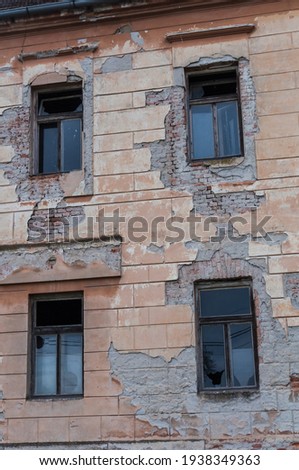 windows for repair on old houses