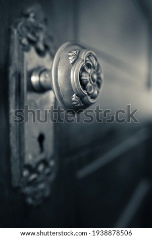 Awesome picture of a rustic door handle.