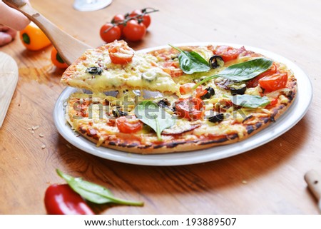  baked pizza with diferent ingredients 