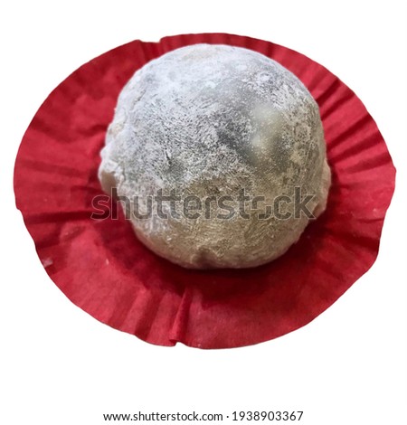 Daifuku is a chewy dessert made with chocolates and strawberries with a sweet and sour flavor.