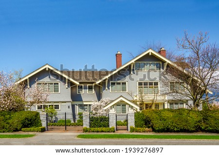 Houses in suburb with Spring Blossom in the north America. Luxury houses with nice white and pink coloured landscape. Royalty-Free Stock Photo #1939276897