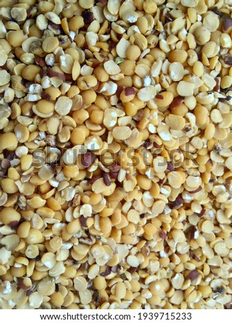 Picture of pigeon pea also known as toor dal.