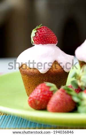 Cupcake with Strawberry and Cream Cheese Frosting