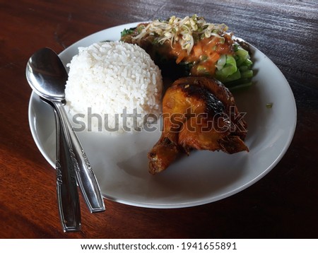 White rice, roasted chicken, vegetable and bean sauce