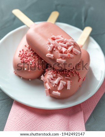 different options for cake pops in the form of ice cream