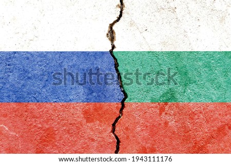 Grunge Russia VS Bulgaria national flags icon isolated on broken cracked wall background, abstract Russia Bulgaria politics relationship friendship divided conflicts concept texture wallpaper