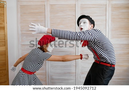 Two clowns, mime artists, boxing parody, comedy