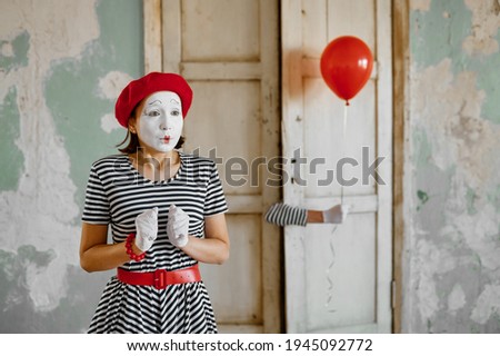 Male and female mime artists with air balloon