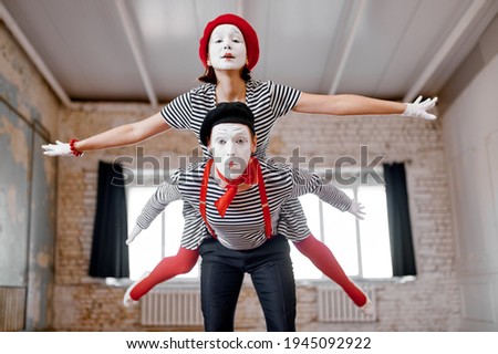 Two mime artists, airplane parody scene