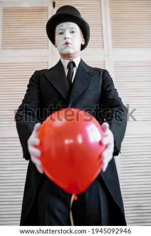 Mime artist, scene with air balloon, comedy parody