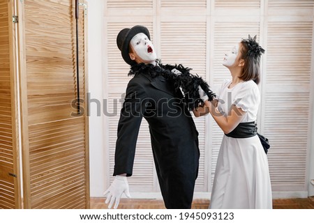 Two mime artists, love couple parody