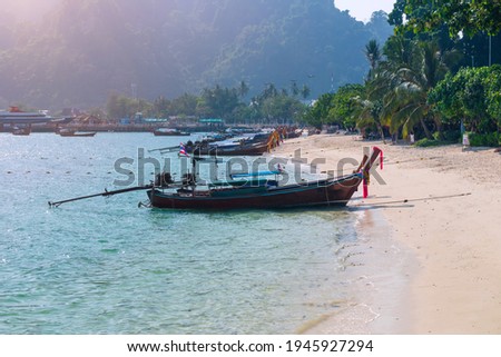 Sea beach atmosphere on Phi Phi Island, Krabi Province, very clear water, beautiful sea, white sandy beach, little tourists Between COVID-19 There are many taxi boats parked. Without tourists,