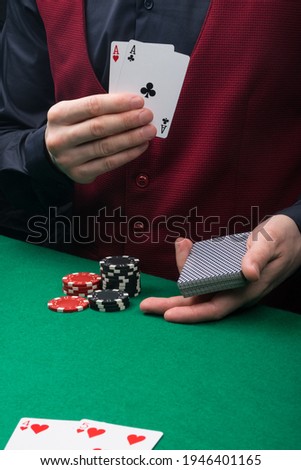 the dealer's hand pulled out cards to win a poker tournament