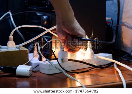 Short-circuiting can cause arcing while the plug is being plugged in, the use of plugs or wires is not up to standard. Old appliances, damaged, not ready for use.