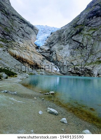 glacier lake Odda filling up with melting water