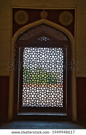 Parda work and sun in a mosque