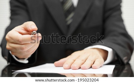Businessman offering a pen to sign a contract Royalty-Free Stock Photo #195023204