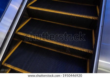 Part of the escalator In which the picture is dull